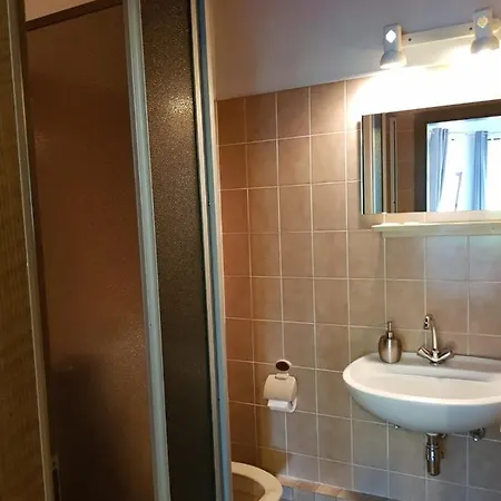 Im Alten Reihenhaus Auf Der Stadtmauer Бахарах