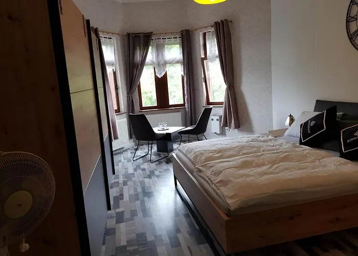 Im Alten Reihenhaus Auf Der Stadtmauer *